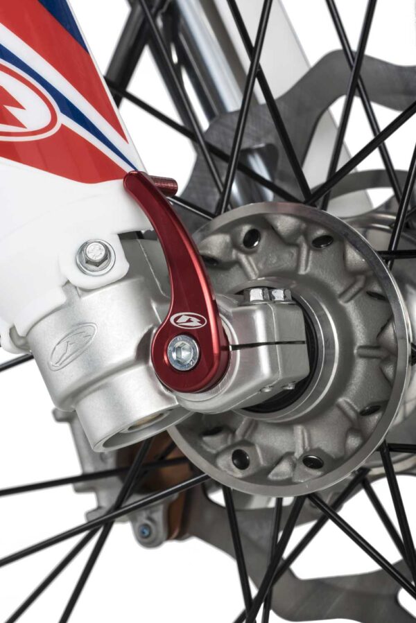 WHEEL SPINDLE CAP